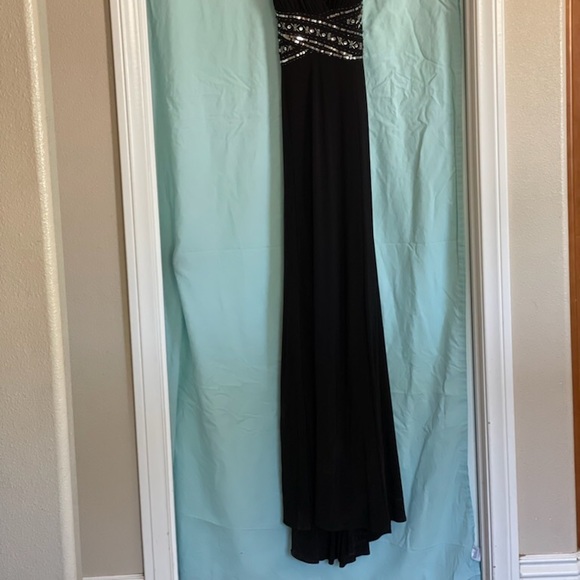 Prom dress with train - Picture 2 of 7